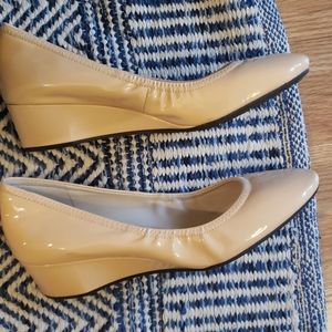 NWOT Size 8B Cole Haan Sadie Beige Neutral Wedges